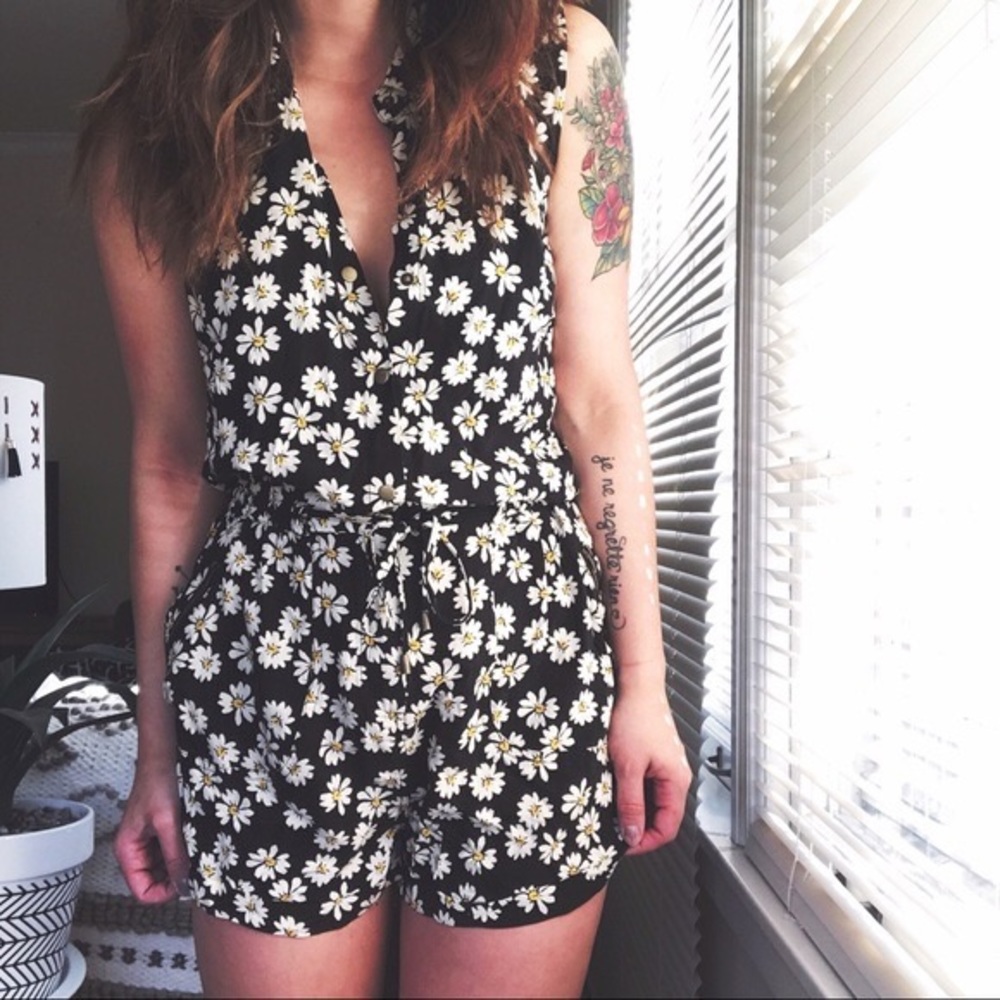 Forever 21 Daisy Printed Romper
